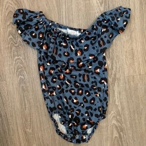 🍭3/$23 Bailey’s Blossoms Leopard Onesie💙